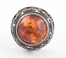 Ezüst (Ag) gyűrű, borostyánnal. Jelzett. 9,1 g m:56