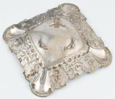 Rózsás fém kínáló tál, lábakon. 27x27 cm