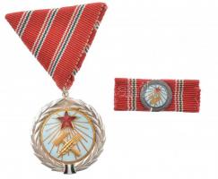 1954. "Munka Érdemérem" zománcozott bronz kitüntetés mellszalagon, szalagsávval T:1-  NMK 606.