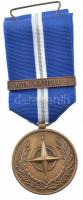 DN NATO Érem - Nem 5-ös cikkely szerinti szolgálat bronz kitüntetés mellszalagon eredeti tokban (35mm) T:1-  ND NATO Medal - Non Article 5 bronze decoration on ribbon, in original case (35mm) C:AU