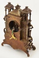 Asztali óra. XIX. sz. Dekoratív fém házzal, ingás szerkezet. zománc számlappal. Felesütős. Csengő né...