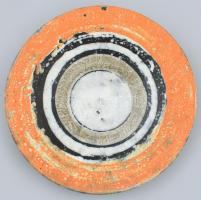 Gorka Lívia (1925-2011): Falitál Korongozott és kézzel formált kerámia. Öblében színesen festett és karcolt kompozíció. Hátoldalán jelzett: fehér mázzal festett Gorka Lívia. 1965 körül, hibátlan. d: 25,5 cm