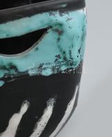 Gorka Lívia (1925-2011): Kaspó.
Korongozott és kézzel formált kerámia. Palástján színesen festett é...