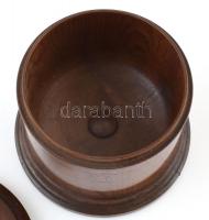 Címeres fa doboz. Réz, fa, javított. d: 11 cm