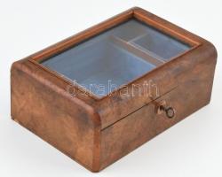 Ékszeres dobozka. XIX: sz, selyem béléssel, kulccsal 22x14x8 cm