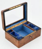 Ékszeres dobozka. XIX: sz, selyem béléssel, kulccsal 22x14x8 cm
