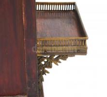 Fali kabinet, kis szekrény. Réz díszekkel, polctámasszal. XIX. sz. 39x33 cm CSAK SZEMÉLYES ÁTVÉTEL, ...