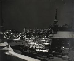 1940 Budapest, tél a Tabánban, a Szerb-templom, villamos, Szendrő István (1908-2000) fotóművész kiállításon is szerepelt fotója, hátoldalon aláírva, pecsételve, 29×39 cm