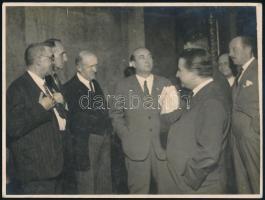 cca 1935 Gömbös Gyula és férfiak csoportképe, pecséttel jelzett fotó a Gárdonyi Testvérek budapesti műterméből, 18×24 cm