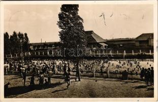 1937 Karcag, Strand és gyógyfürdő, fürdőzők