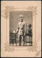 cca 1910 Brassói katona, kartonra kasírozott fotó Adler és Fia műterméből, foltos karton, 9×6 cm