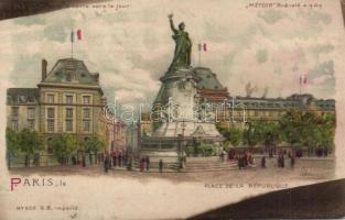 Paris Place de la Republique hold to light