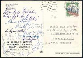 1987 Palermo, olasz vívóversenyen résztvevő magyar vívók autográf aláírásai hazaküldött képeslapon: Marót Péter, dr. Égeni Attila, Bognár Gábor vívóedző, stb. (össz. 13 db aláírás)