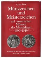 Artur Pohl: Münzzeichen und Meisterzeichen auf ungarischen Münzen des Mittelalters 1300-1540 (Vegyes-házi Denárok Verde és Mesterjegyei 1300-1540). Akadémia Kiadó, Budapest, 1982. Használt, de jó állapotú könyv, a külső papírborító viseltes, a lapéleken koszfolt.