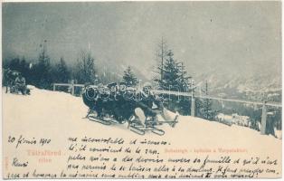 1910 Alsótátrafüred, Tátrafüred, Unter-Schmecks, Dolny Smokovec (Tátra, Magas Tátra, Vysoké Tatry); Tátrafüred télen. Bobsleigh indulás a Tarpatakból, téli sport, kormányozható ötszemélyes bob / winter sport, bobsleigh, bobsled (EK)