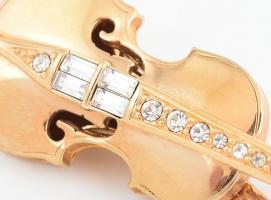 Swarovski kristállyal díszített hegedű alakú bross, réz, jó állapotban, 7 cm