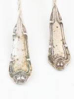 5 db díszes ezüst (Ag) kanál. Jelzett, kisebb kopásnyomokkal, h: 12,5 cm, össz. 90 g