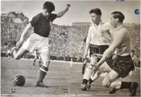 1953 Magyar-angol labdarúgó mérkőzés fotójának negatív lemeze 15x10 cm
