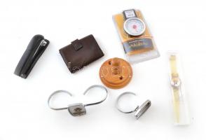Vegyes bolha tétel: Swatch jellegű óra, bőrönd mérleg, fürdőszobai akasztók, bőr pénztárca