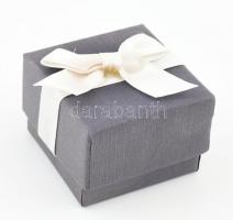 14K arany (Au) skorpió medál apró kövekkel, jelzett, bruttó: 1,2 g, díszdobozban