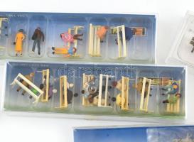 Vasútmodell (H0) terepasztalhoz való bábuk (főként padon ülő emberek), dobozban