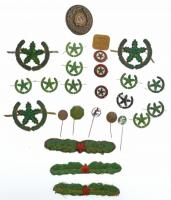 26db-os vegyes szocialista erdész jelvény, felvarró tétel, közte zománcozott és festett darabok is T:2,2-