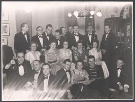 1939 Bp., Komáromi Ágnes és Domokos Mária házibálja, Jakab Sándor felvételei, 3 db pecséttel jelzett...