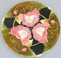Schütz Cilli fajansz kínáló tál, kézzel festett, jelzett, minimális mázhibákkal a virágok bibéinél d: 32,5 cm