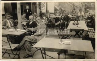 1931 Nagyszombat, Tyrnau, Trnava; italozó társaság, pincér / inn with waiter and drinking guests. photo (apró szakadás / tiny tear)