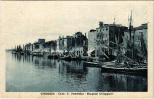 Chioggia, Canal S. Domenico, Bragozzi Chioggiotti / canal, fishing boats