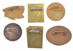 6db-os turista és közalkalmazotti találkozó jelvény tétel, benne 1975. "Felszabadulás útján Kom...