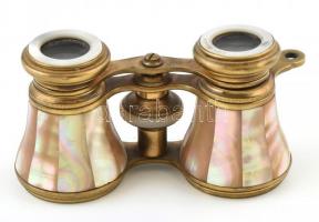 Színházi látcső, gyöngyház berakással. Fogója hiányzik. 10x5,5cm