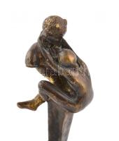 Pajzán, erotikus pecsétnyomó. Az ördög és a lányka. Bronz. m: 7 cm