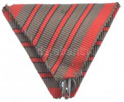 1918. "Sebesültek Érme" eredeti mellszalagja (négy vörös sávval) használt állapotban Hunga...