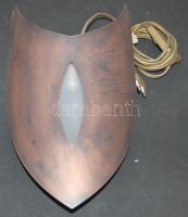 Gótikus viking pajzs alakú fali lámpa, antikolt vörösrézből, holland márkájú és szinte teljesen új állapotban (34x21cm)