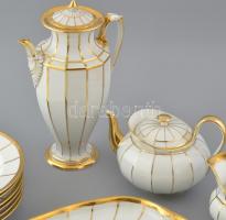 Meissen reggelizőkészlet. 6 személyes. 19. század. Jelzett. A cukortartó hiányzik. Tálcán minimális ...