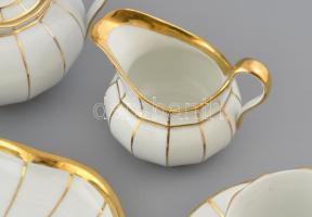 Meissen reggelizőkészlet. 6 személyes. 19. század. Jelzett. A cukortartó hiányzik. Tálcán minimális ...