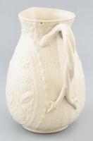 Historizáló porcelán kancsó, jelzés nélkül, kopásnyomokkal, m: 22 cm