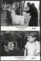 cca 1986 ,,Szerzetesek géppisztollyal című olasz kalandfilm jelenetei és szereplői (köztük Adriano Celentano), 10 db vintage produkciós filmfotó, ezüst zselatinos fotópapíron, a használatból eredő (esetleges) kisebb hibákkal, 18x24 cm