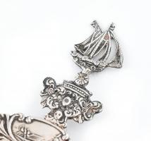 Ezüst (Ag) díszes teaszűrő, jelzett, nettó: 22 g, h: 11 cm