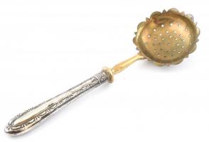 Ezüst (Ag) nyelű teaszűrő, jelzett, h: 14 cm