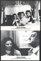 cca 1982 ,,Szexis hétvége című olasz - francia film jelenetei és szereplői (köztük Roger Moore, Gene Wilder, Lino Ventura, Ugo Tognazzi), 11 db produkciós filmfotó, nyomdatechnikával sokszorosítva, egyoldalas nyomással, kartonlapokon, a használatból eredő (esetleges) kisebb hibákkal, 18x24 cm
