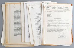 cca 1950-1995 Vas Zoltán (1903-1983) író, 56-os államminiszter és feleségének levelezés és kézirat h...