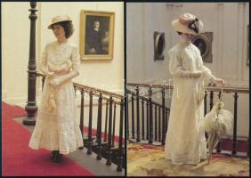 1991 Pesti nő a századfordulón, 8 db fotó a XX. század elejének divatjáról, kísérőfüzettel, kiadói p...