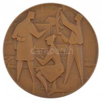 Vincze Dénes (1914-1972) ~1960. Mesterségeket ábrázoló egyoldalas bronz szocialista emlékérem (81mm) T:2