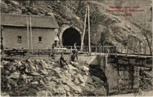 1910 Újvidék, Novi Sad; Péterváradi vasúti alagút. Singer József kiadása / Eisenbahntunel in Peterwardein / railway tunnel in Petrovaradin