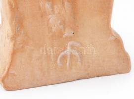 Medgyessy Ferenc: Indus nő. Terrakotta, Jelzett, Reprodukálva a Medgyessy monográfiában 207, oldalon...