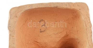 Medgyessy Ferenc: Indus nő. Terrakotta, Jelzett, Reprodukálva a Medgyessy monográfiában 207, oldalon...