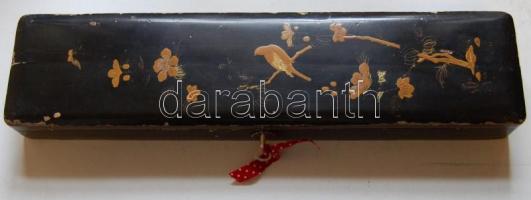 cca 1910 Papírlakkozású fadoboz, fedelén az egykori debreceni neves festőművész Bosznay jelzése, ép ...