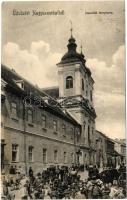 1915 Nagyszombat, Tyrnau, Trnava; Ferenc József tér, Szentháromság szobor, piac, Tausky J. fiai utóda üzlete. Elbert Testvérek kiadása / square, Trinity statue, market, shops (EK)